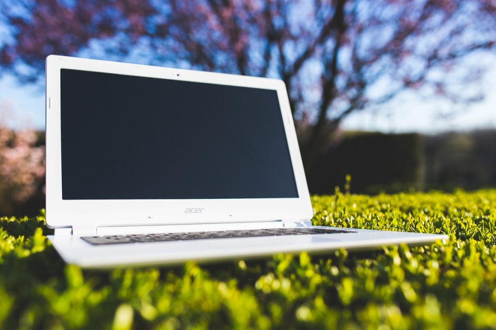 laptop, grass, acer-762548.jpg